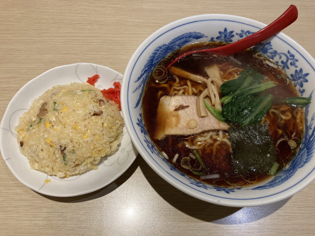 ラーメンと半チャーハン